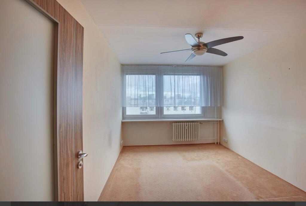 Vložené foto prázdné ložnice Návrh Ikea kuchyně